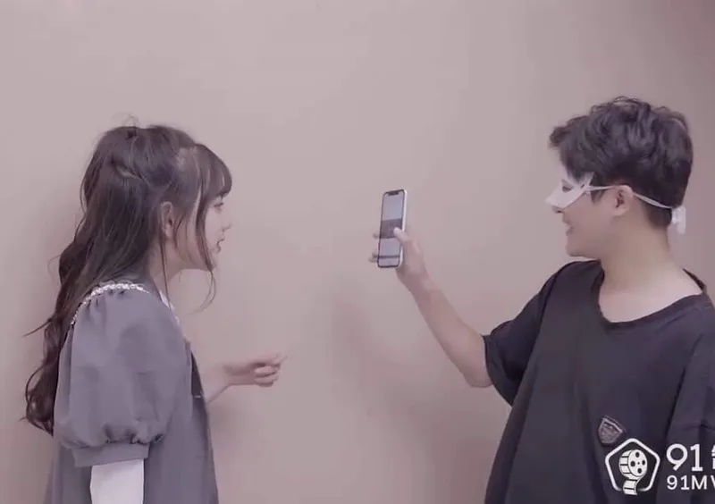 Tống nhân tình tình khi phát hiện clip móc lồn trên điện thoại